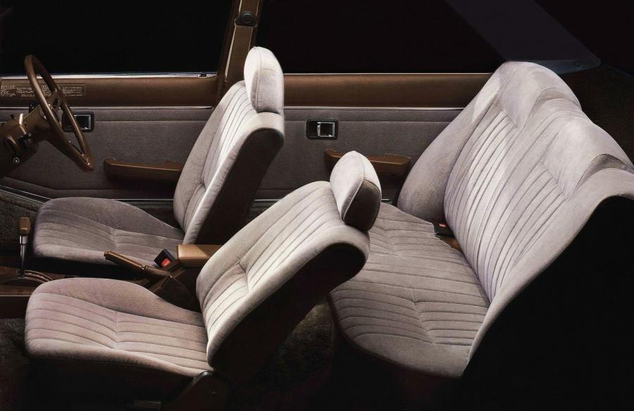 Интерьер Toyota Celica Camry (A50) 1980 года  (фото 8 из 16)